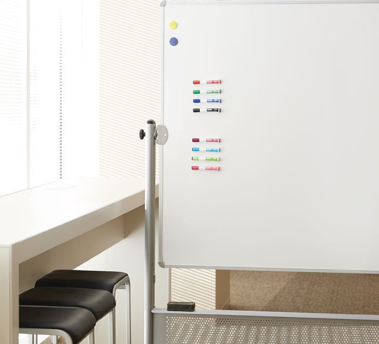 magnetic-expo-markers-on-whiteboard.jpg